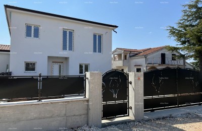 Nova hiša s bazenom, moderno opremljena. 7 km do centra mesta Poreč.