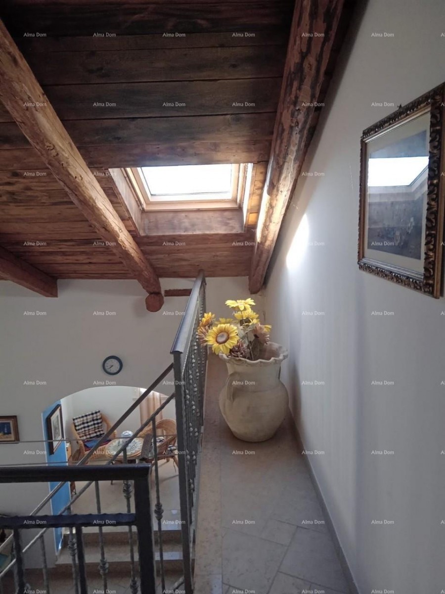 Близость города Умага. Продается дуплексный дом площадью 123,65 м² на самом берегу моря, в 10 метрах от моря. 13