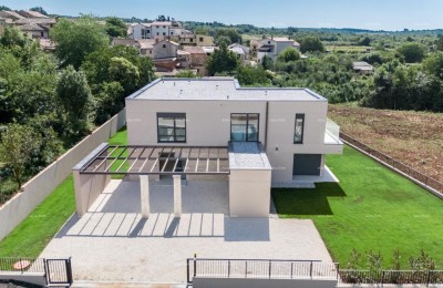 Роскошный семейный дом с бассейном на продажу в Лабинчи, недалеко от Пореча