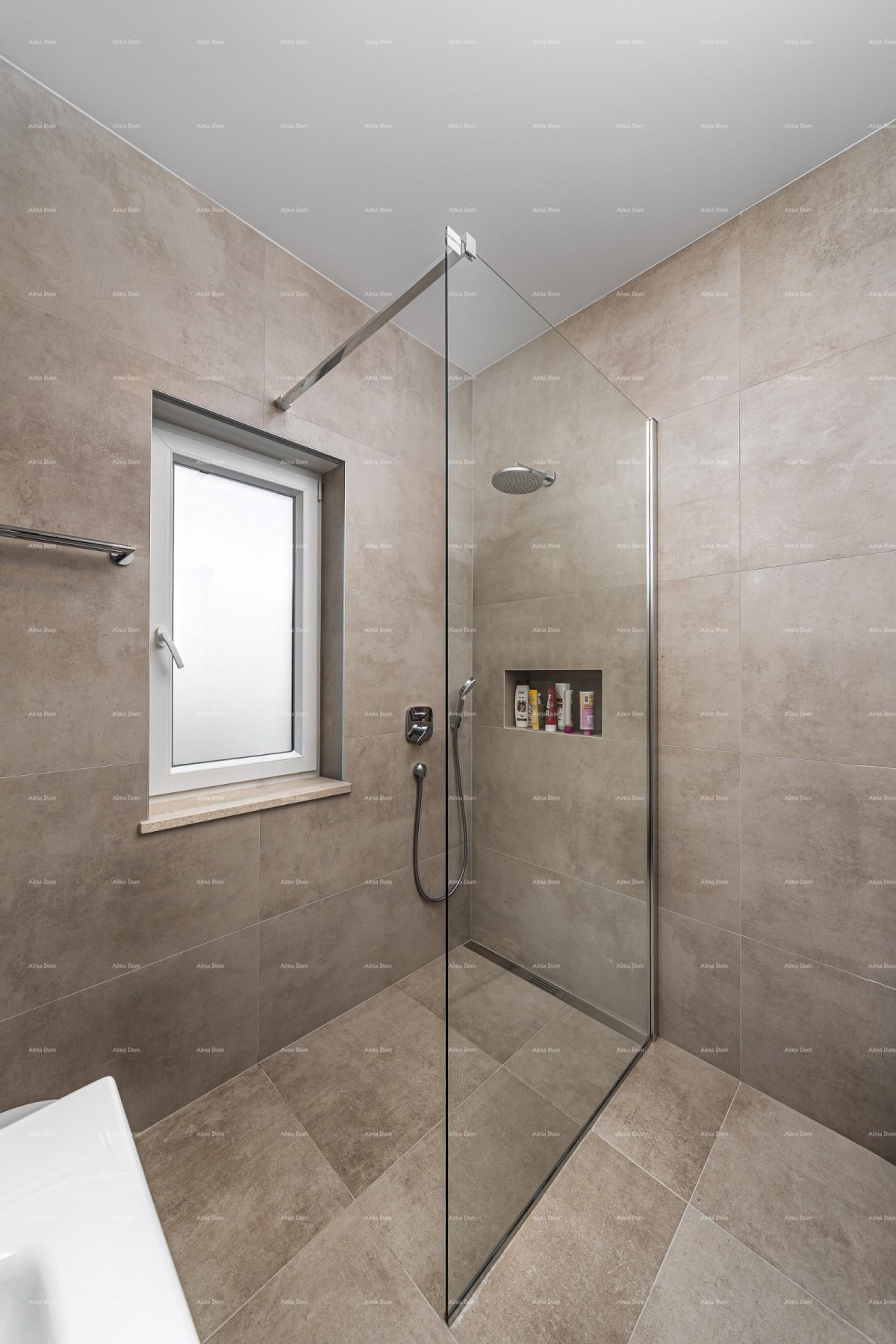 Продажа - новостроенная, современная и эксклюзивная вилла с бассейном, Волме, Пула! 23