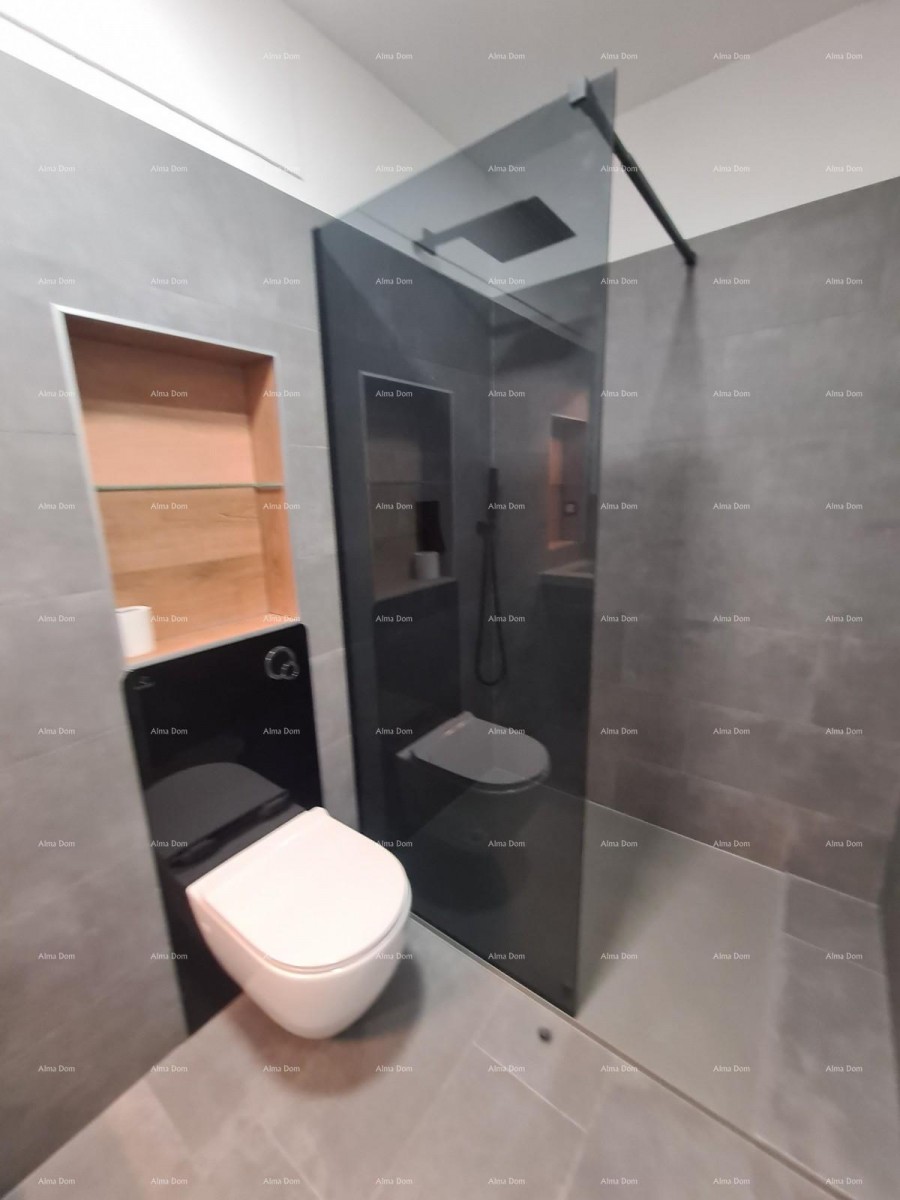 Istra. Pula. Veli vrh. 11