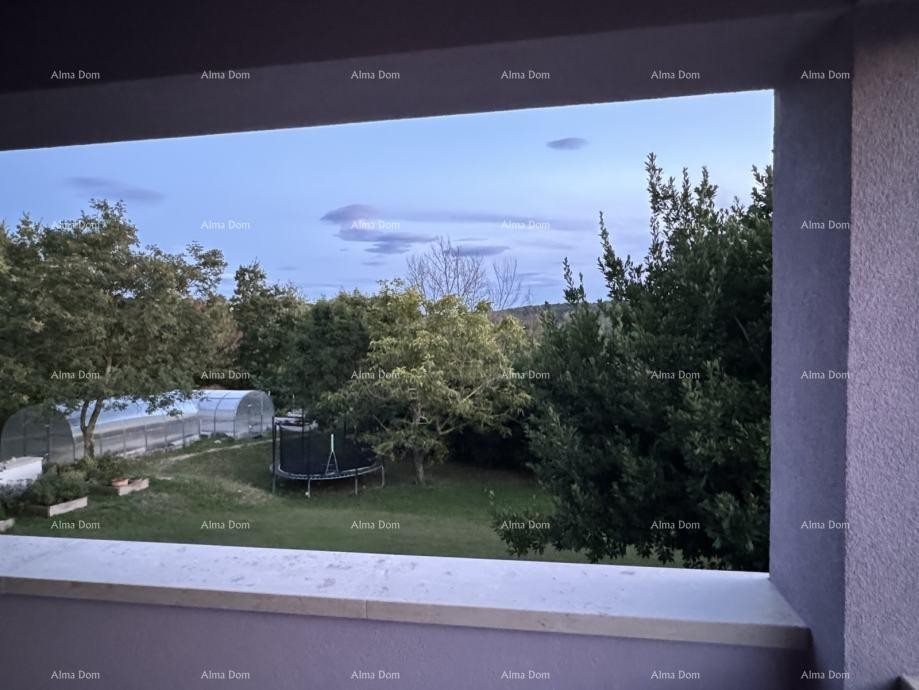 Прекрасный участок земли продается, окруженный лесами и виноградниками, с видом на Грачишће и Учку! 5