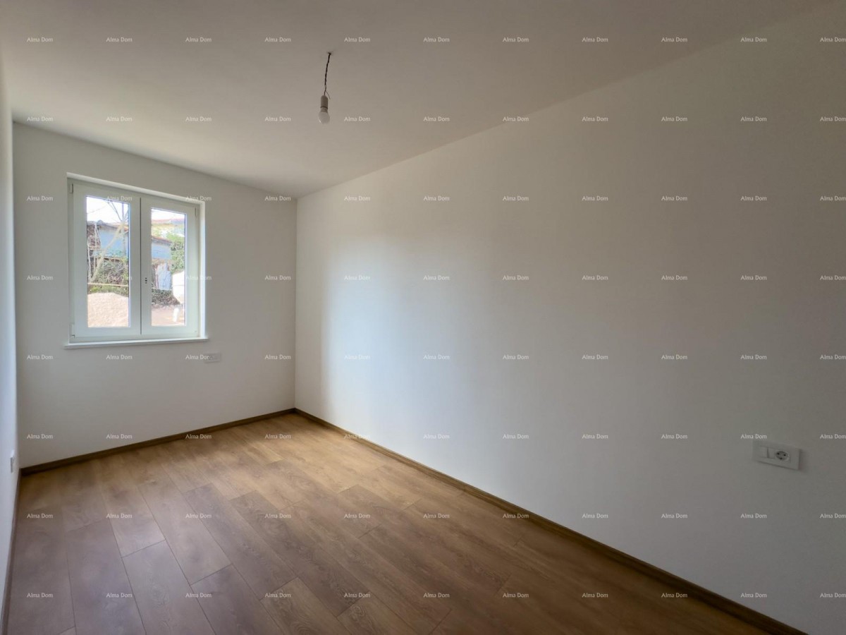 We are selling an apartment with a garden in Barban. 8