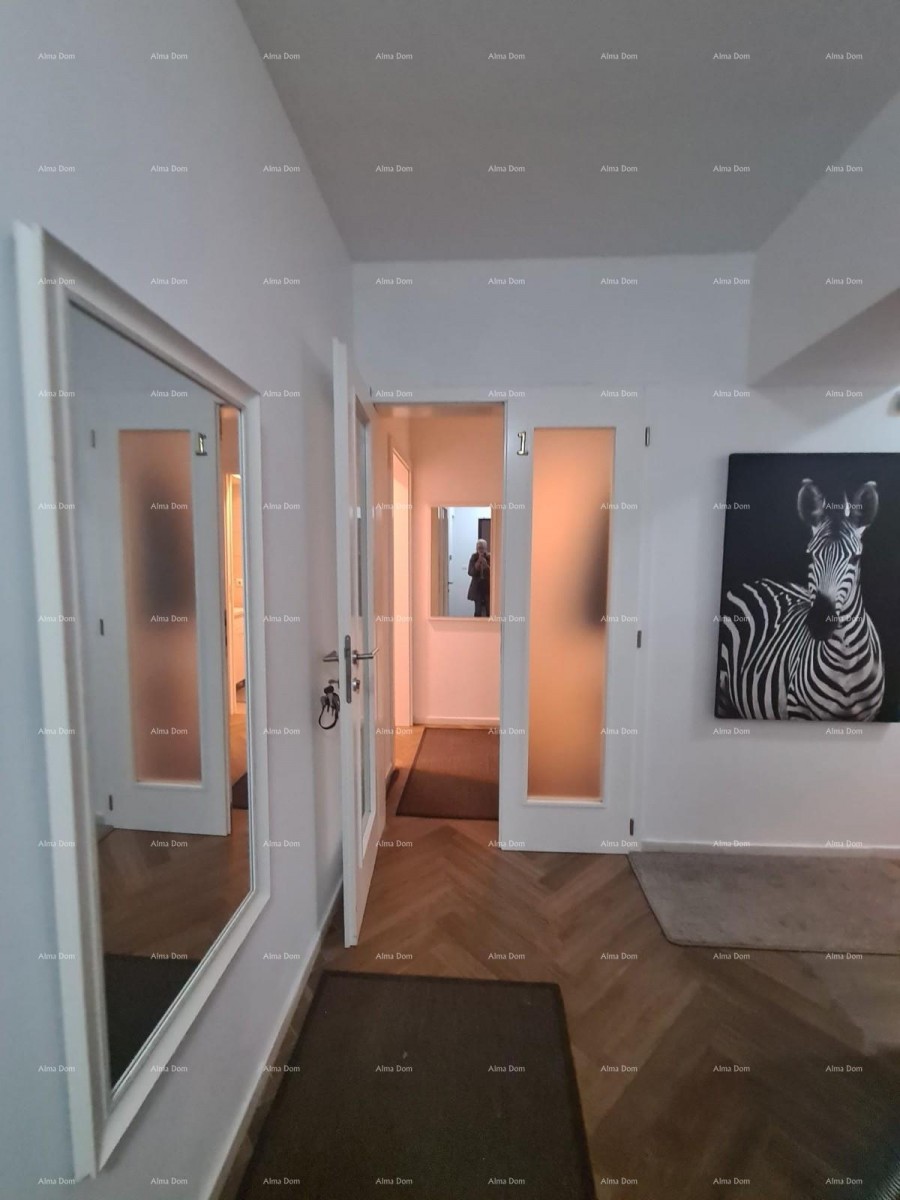 PRODAJA STANA S DVA APARTMANA – PULA 14