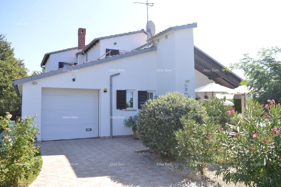 Beautiful house with swimming pool! 1