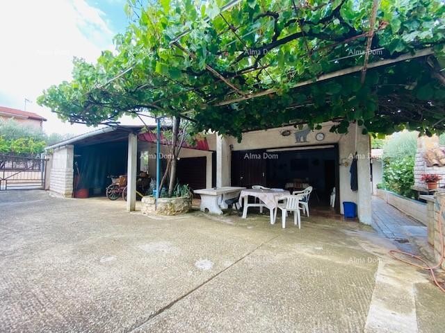 Casa spaziosa a Pola con grande cortile e numerose possibilità 4