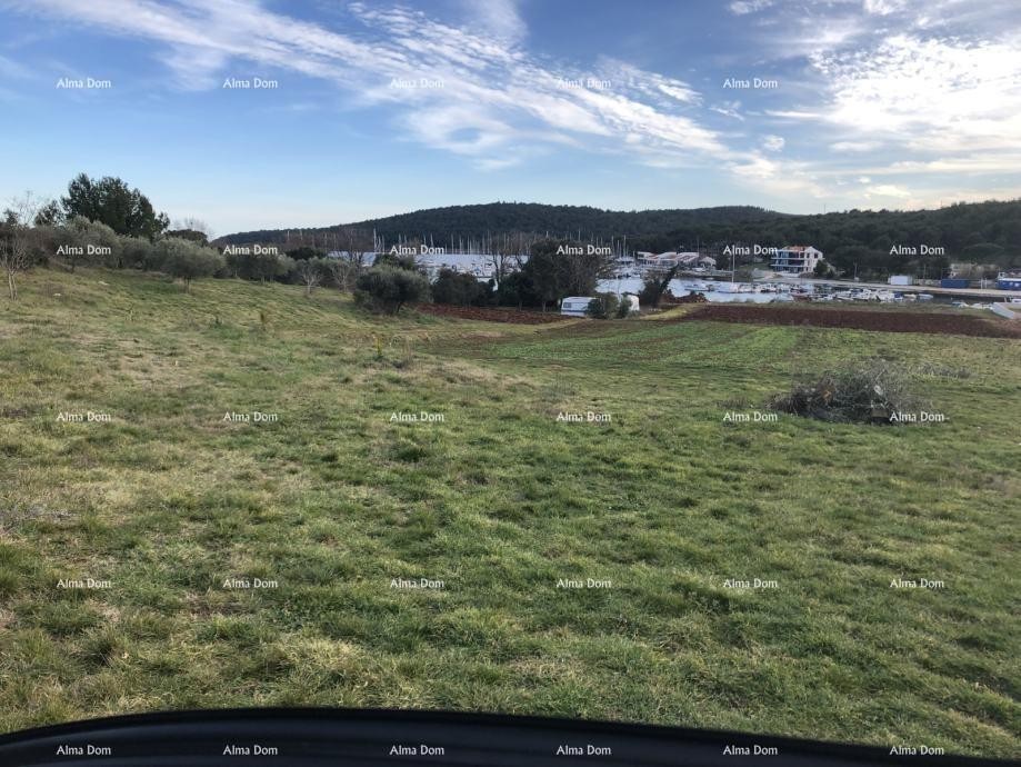 Building land for sale in an attractive location, near the sea, Pomer 2