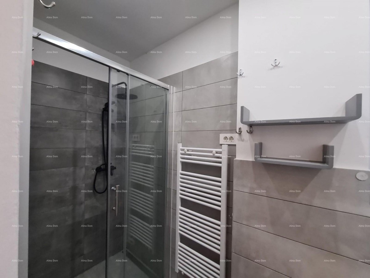 Pula – renoviran dvosobni stan u centru, 72,83 m². Stan se nalazi na glavnoj  tržnici. 17