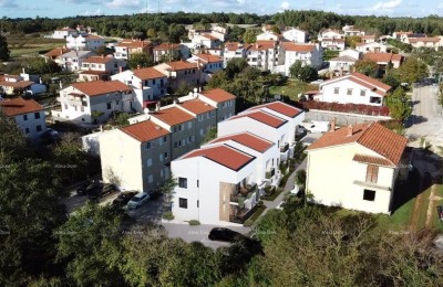 ŽMINJ - moderno appartamento al primo piano con terrazza (Appartamento E)