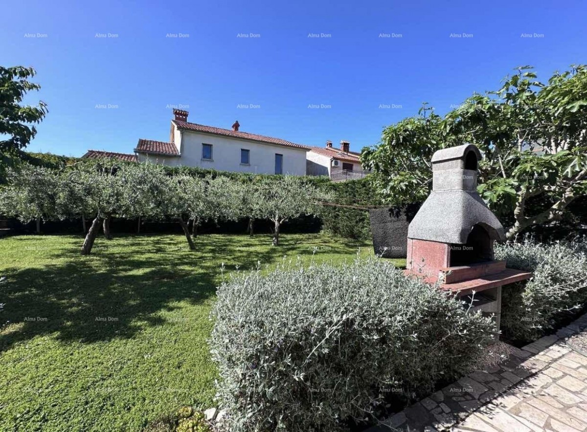 House with permission to build 4 apartments! 8