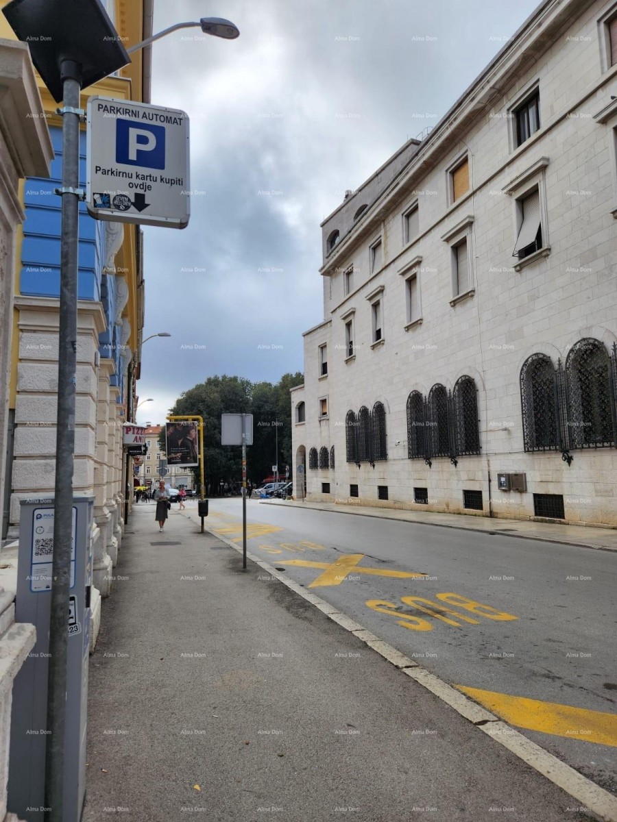Продается квартира в центре Пулы 12