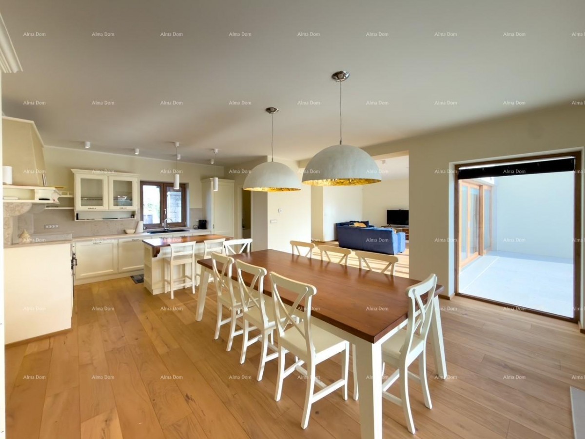 Vendiamo una villa con vista sui Brioni! 12