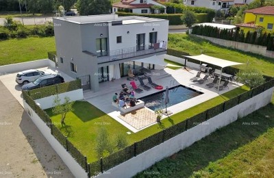 Eine wunderschöne Villa mit Swimmingpool in der Nähe von Poreč steht zum Verkauf