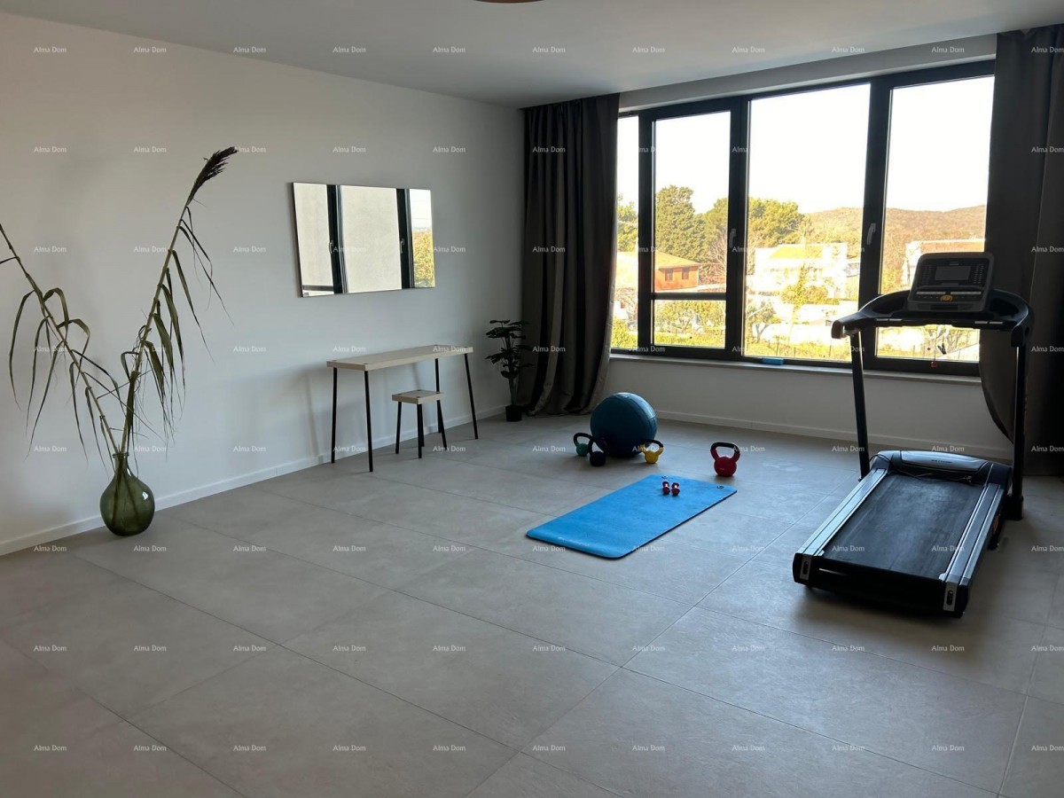 Vendesi una casa moderna con piscina situata in un idilliaco villaggio vicino a Rovigno. 11