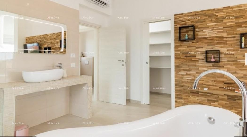 Prodaja čudovite vile s bazenom, jacuzzijem in pogledom na morje, Fažana! 10