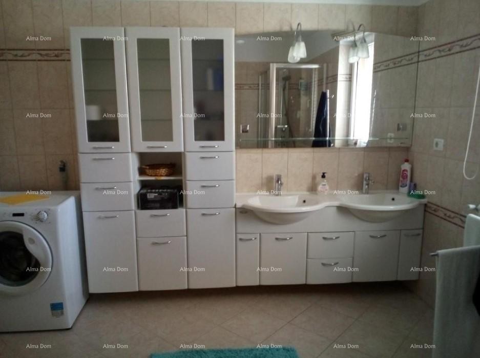 House with 5 apartments for sale with sea view, Premantura 11