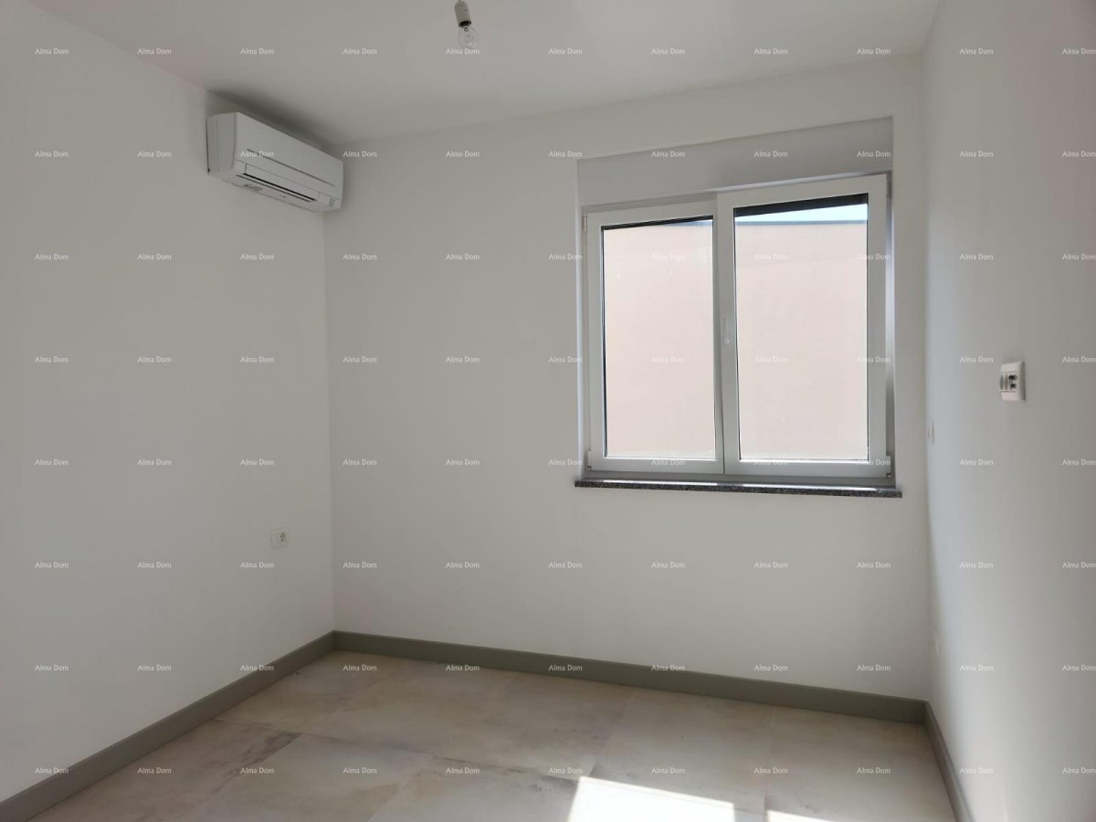 Современный оазис с бассейном и собственным садом в Банйолах 22