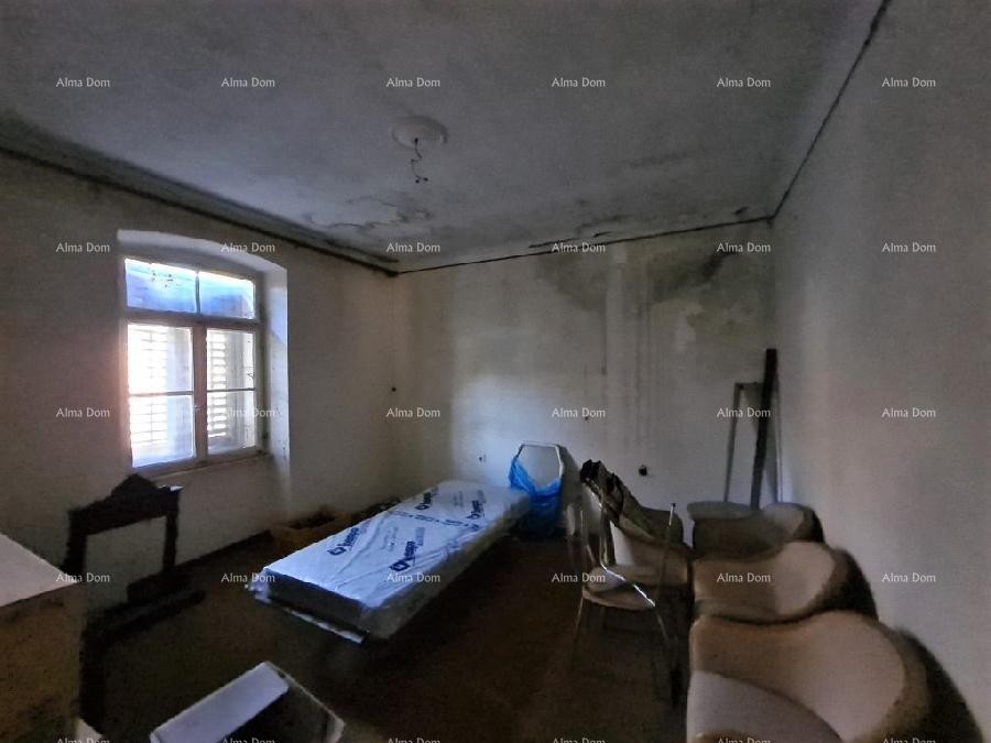 We are selling an old Istrian stone house with a view of Grožnjan. 14