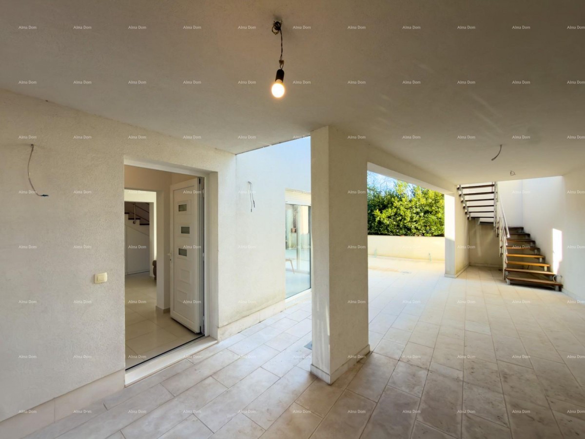 For sale: Attractive house in Premantura with a sea view. 3