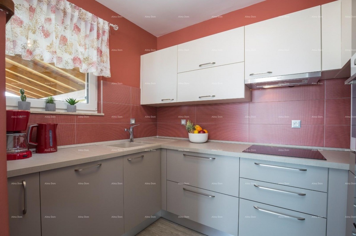 Fažana, detached house on a large plot of 1844 m2. View of the entire Fažana. 10