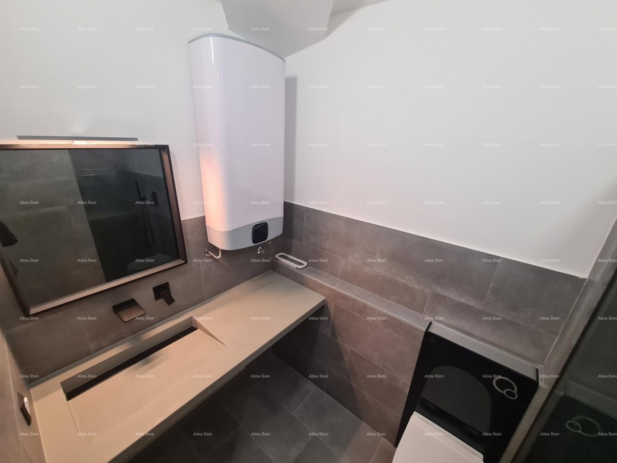 Istra. Pula. Veli vrh. 10