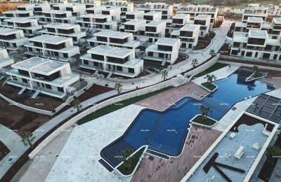 UMAG, Villa indipendente in un lussuoso resort! Vista mare! V15