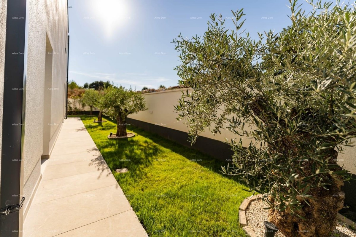 A modern house with a pool in a great location, Medulin! 14