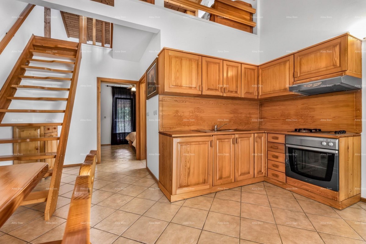 Prodamo dve povezani hiši v Pomeru 34