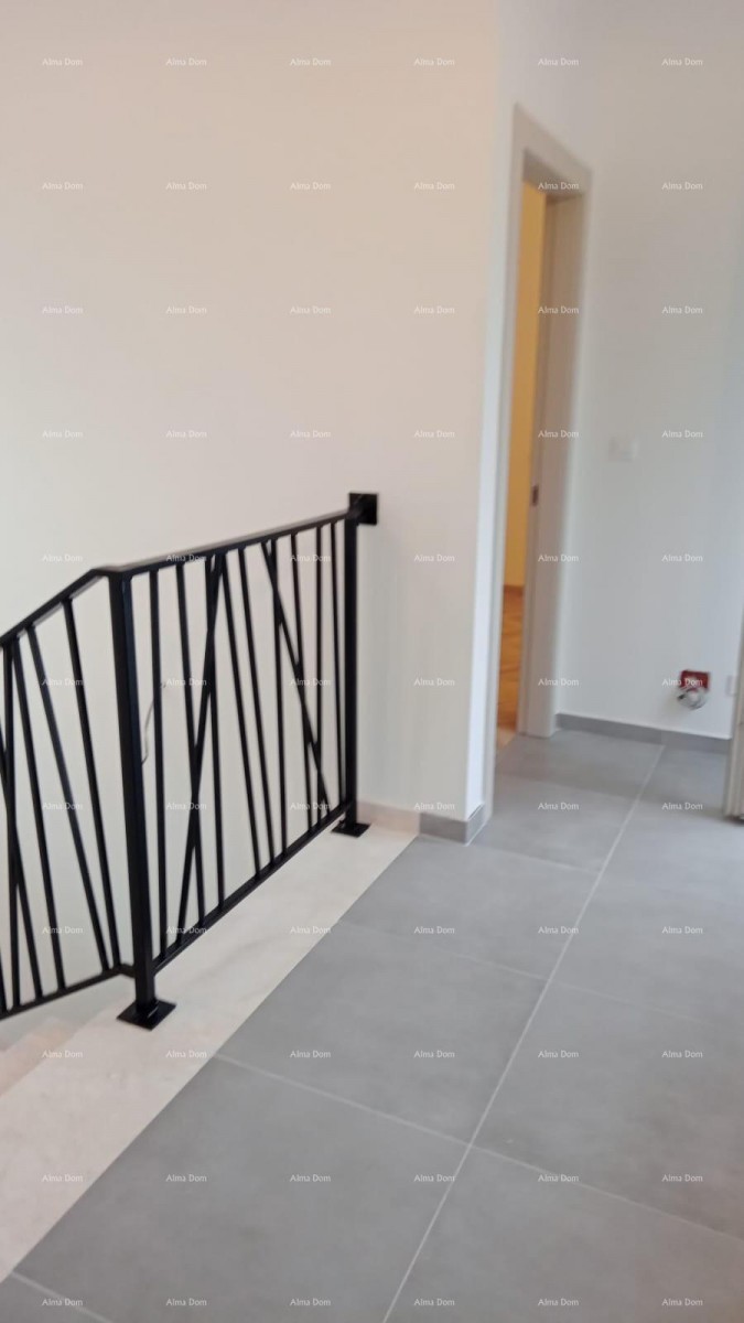 Prodaje se samostojeća kuća, 169 m2, s bazenom, Marčana 31