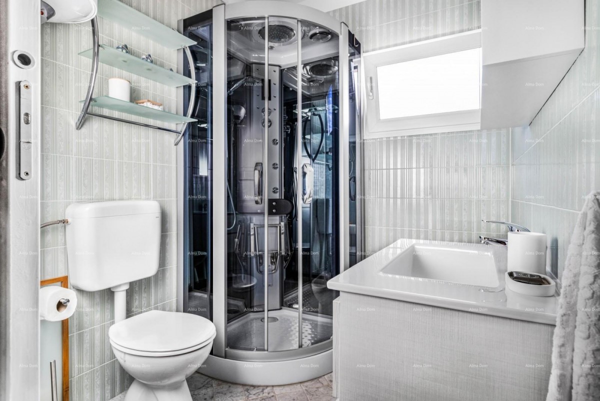 Prodamo dve povezani hiši v Pomeru 15