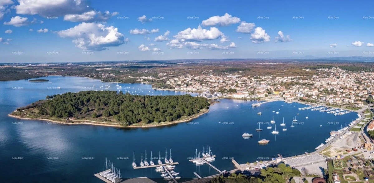 Sale of a house with two apartments, 100 m from the sea!!! Sea view! Medulin! 1