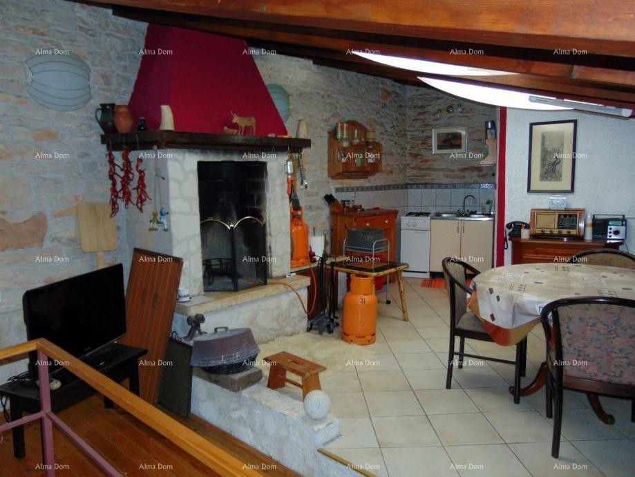 Casa spaziosa a Marčana con tre piani e giardino in vendita. 8