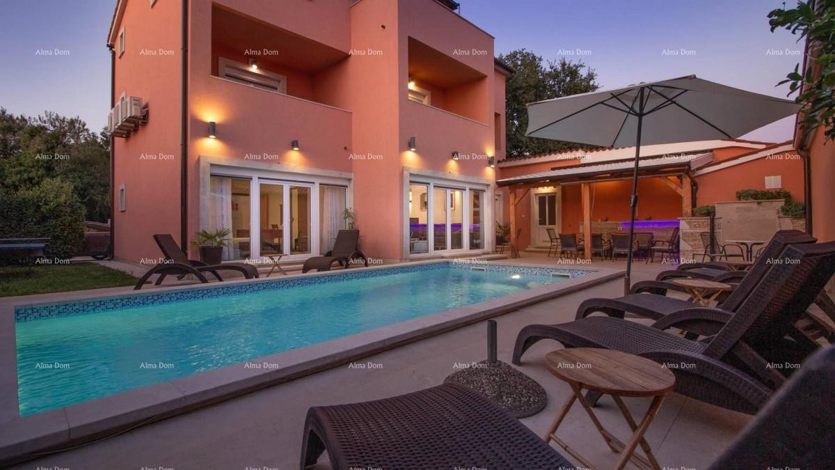 House with a pool in Medulin 2