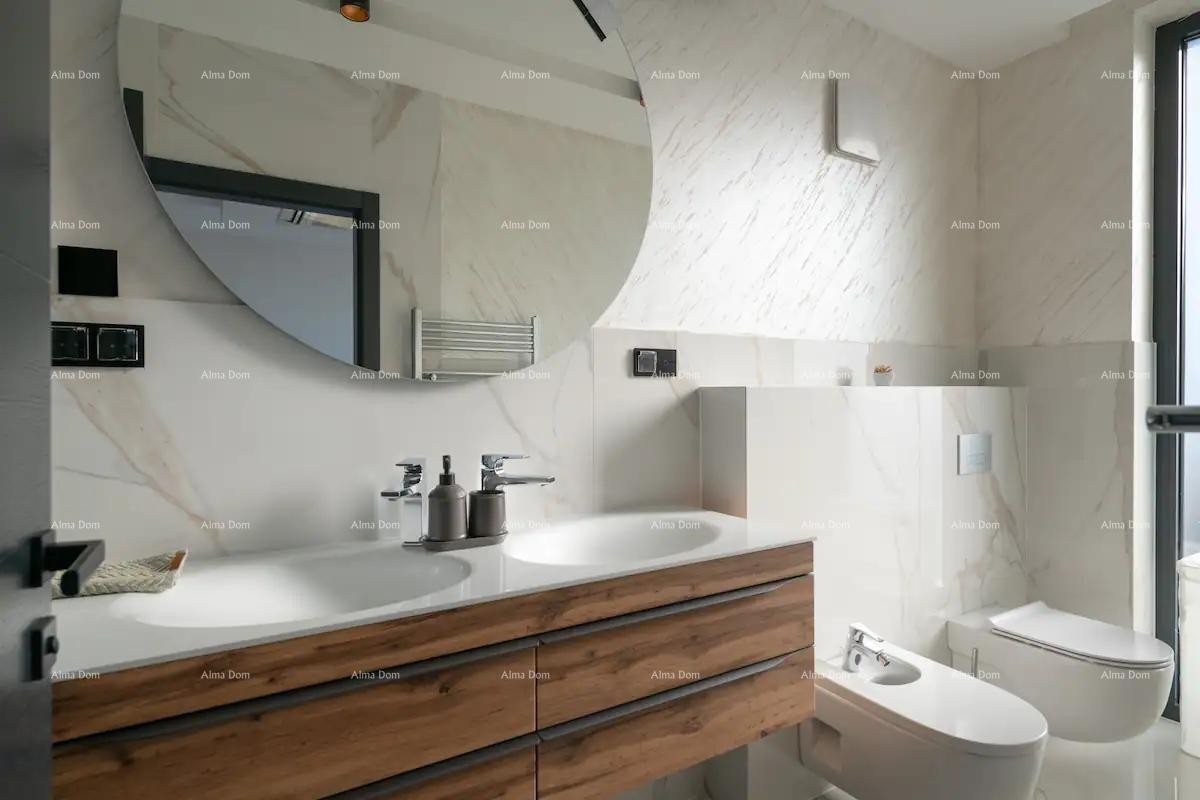 Prodamo čudovito vilo s pogledom na morje! 6