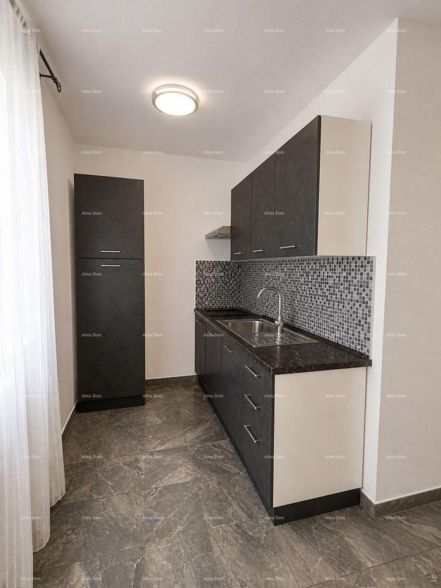 Ristrutturato appartamento nel centro di Pola, 50 m² con riscaldamento a pavimento e design moderno 1