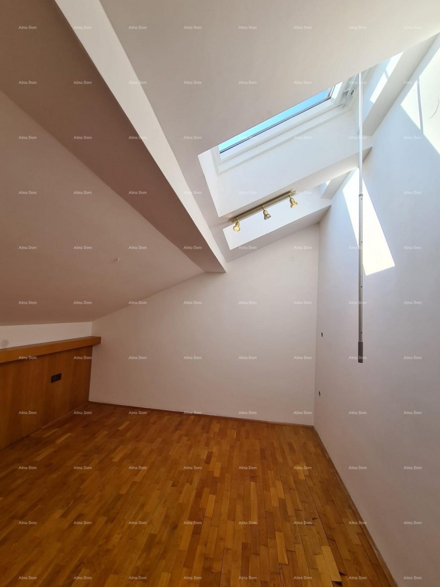 Excellent opportunity! Apartment for sale in a prime location, Medulin! Just a five-minute leisurely walk to the sea and beaches. Immediate proximity to the campsite. 9