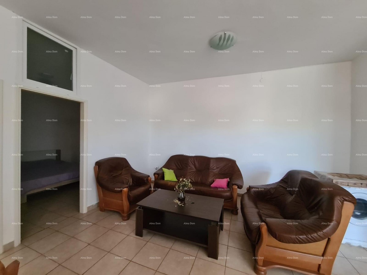 Prodaja, Ližnjan , kuća u nizu sa tri apartmana. 23