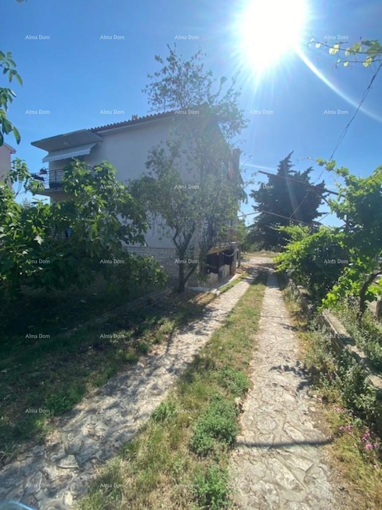 Velika samostojeća kuća. Pula. Veli vrh. 4