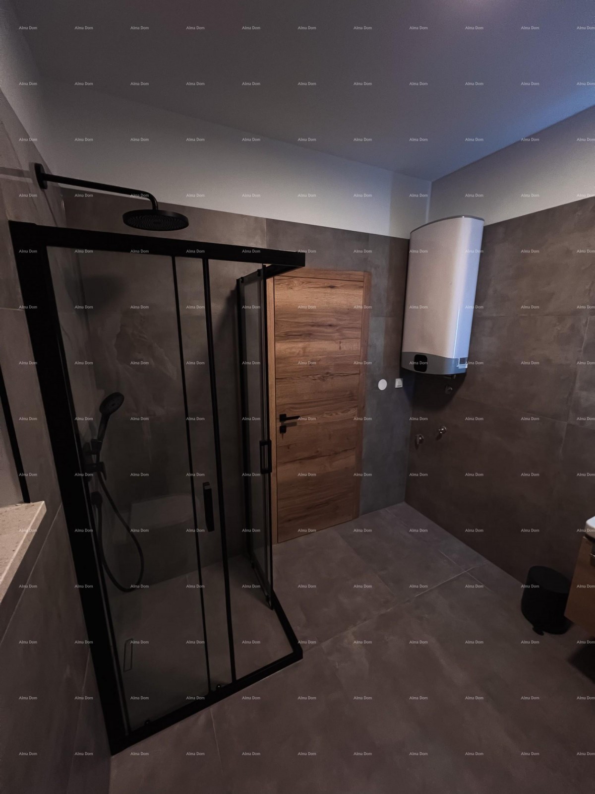 Top lokacija, Pomer! Moderna dvonadstropna hiša z bazenom in jacuzzijem! 24