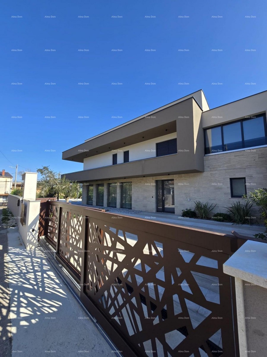 Moderna villa s bazenom i saunom, Marčana! 36