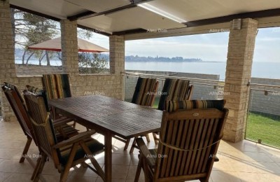 Beautiful house for sale, 140 m2, first row to the sea, Umag