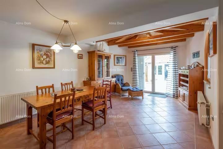 Отличная возможность! Продажа - привлекательный дом с бассейном и ухоженным участком, Банйоле! 9