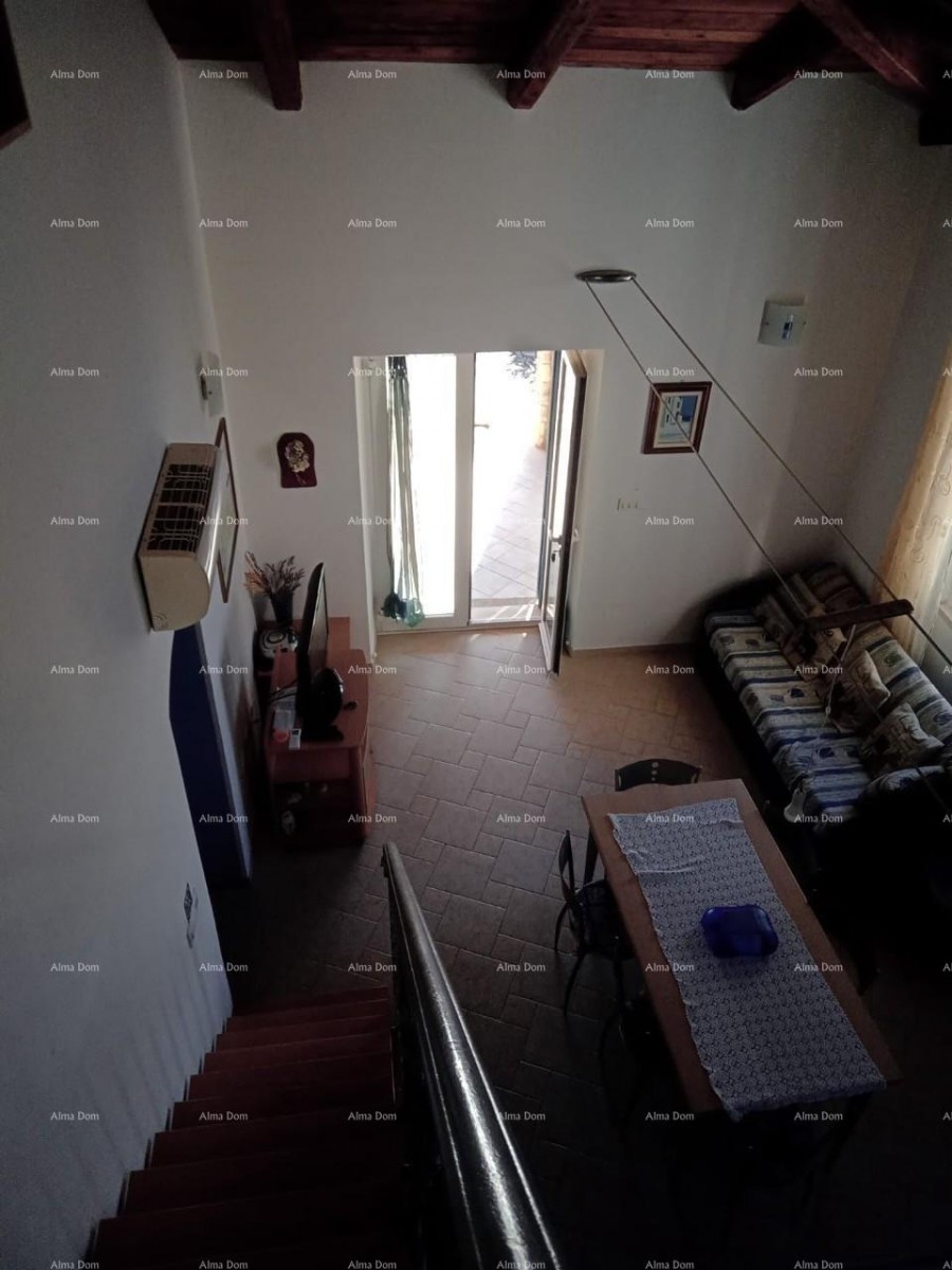 Близость города Умага. Продается дуплексный дом площадью 123,65 м² на самом берегу моря, в 10 метрах от моря. 8