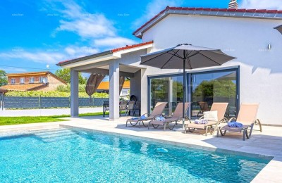 Pomer. New Detached Single-Story House with Pool.