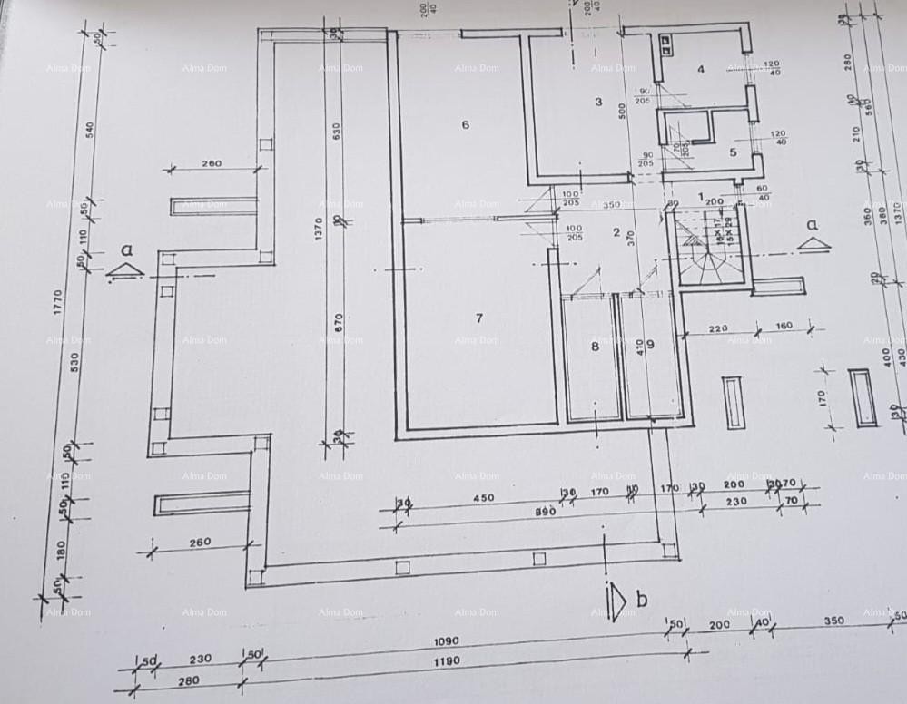 Umag. A beautiful house with six apartments. 13