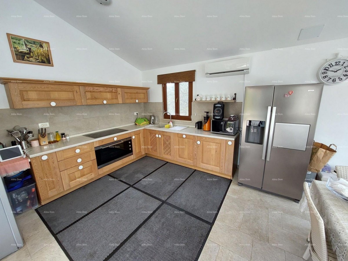 Moderna hiša z dvema apartmajema, notranjim bazenom in velikim dvoriščem 14