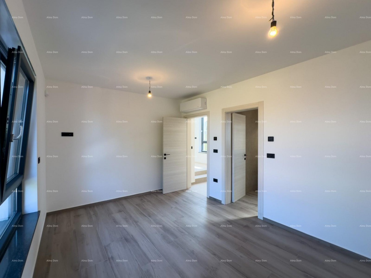 Продаем двухквартирную виллу с бассейном и гаражом 40