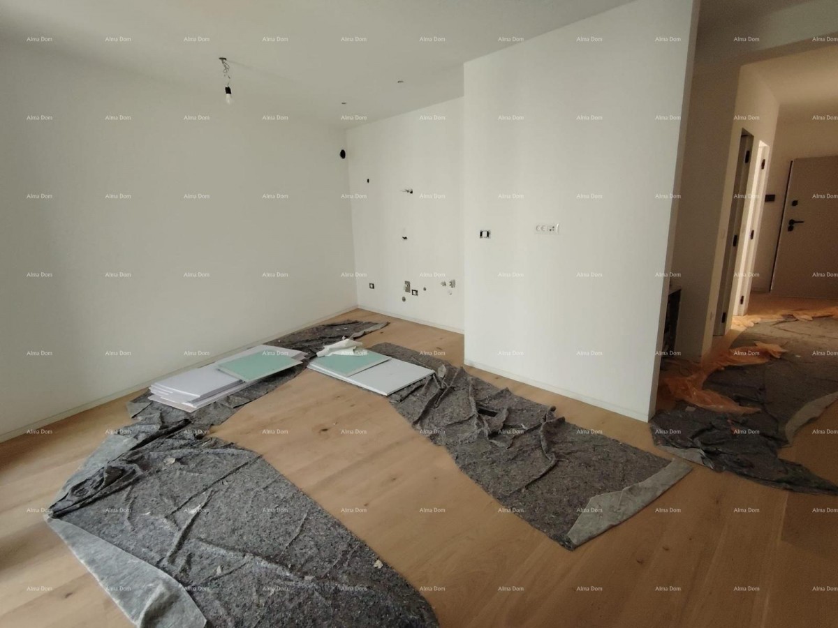 Продажа квартир в жилом и коммерческом здании с видом на море, центр Умага! / S9a 8