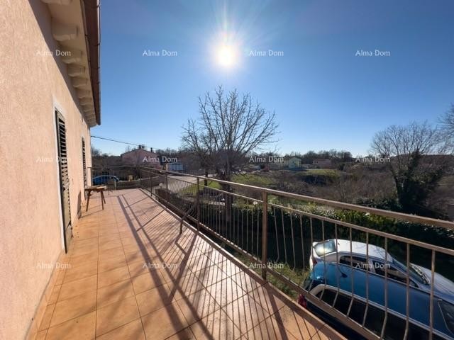 We are selling a large detached house with a spacious yard! 35