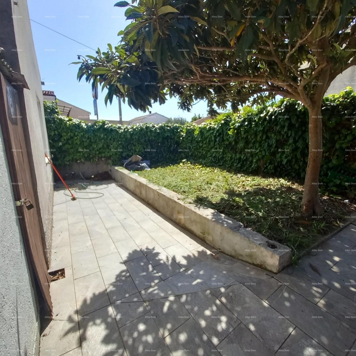 Пула Продается одноэтажный дом с большим садом и террасой 13